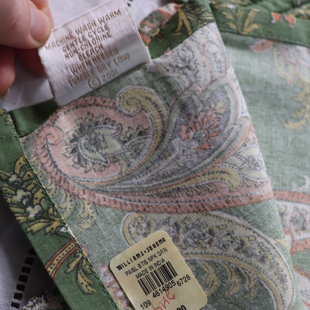 Williams Sonoma Green Paisley Set of 7 Placemats and Napkins - Picture 11 of 12